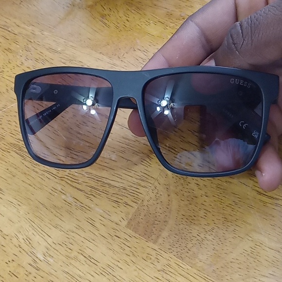 GUESS Dark Gray Sunglasses - Picture 6 of 7